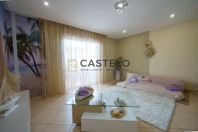 Apartamento T2 para Venda em Quelfes Foto 5