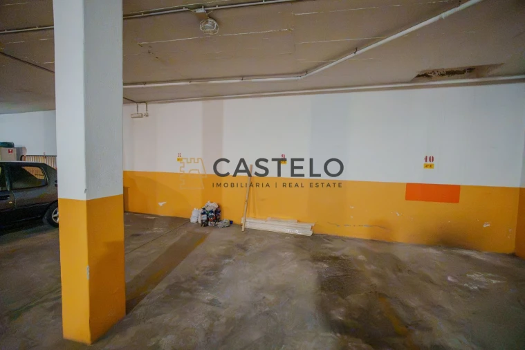 Apartamento T2 para Venda em Quelfes Foto 34