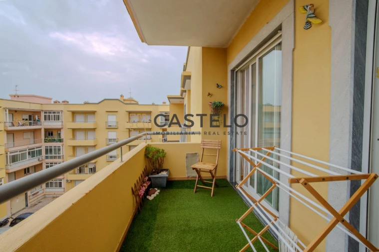 Apartamento T2 para Venda em Quelfes Foto 28