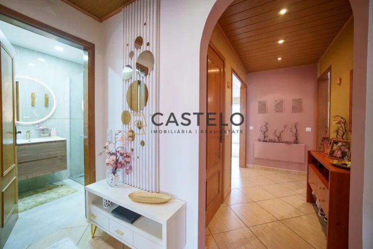 Apartamento T2 para Venda em Quelfes Foto 30