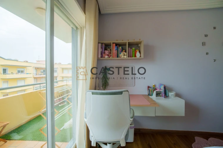 Apartamento T2 para Venda em Quelfes Foto 27
