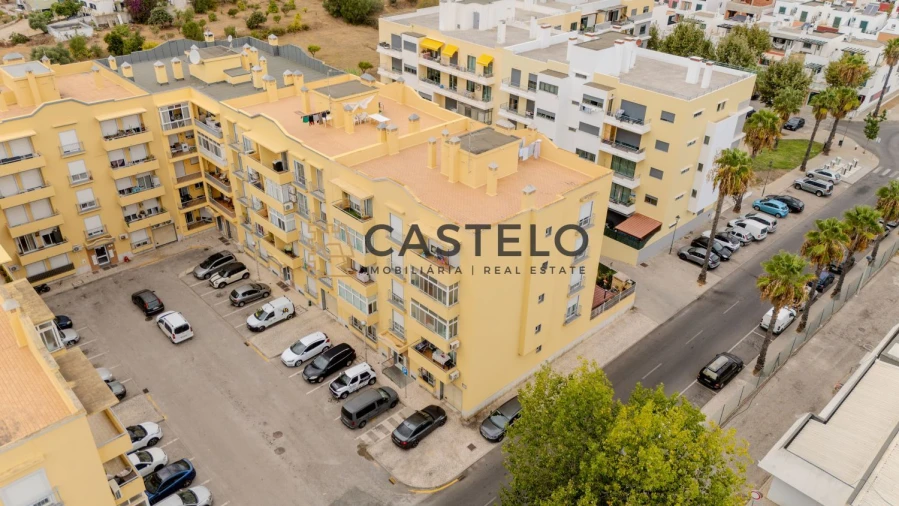 Apartamento T2 para Venda em Quelfes Foto 3