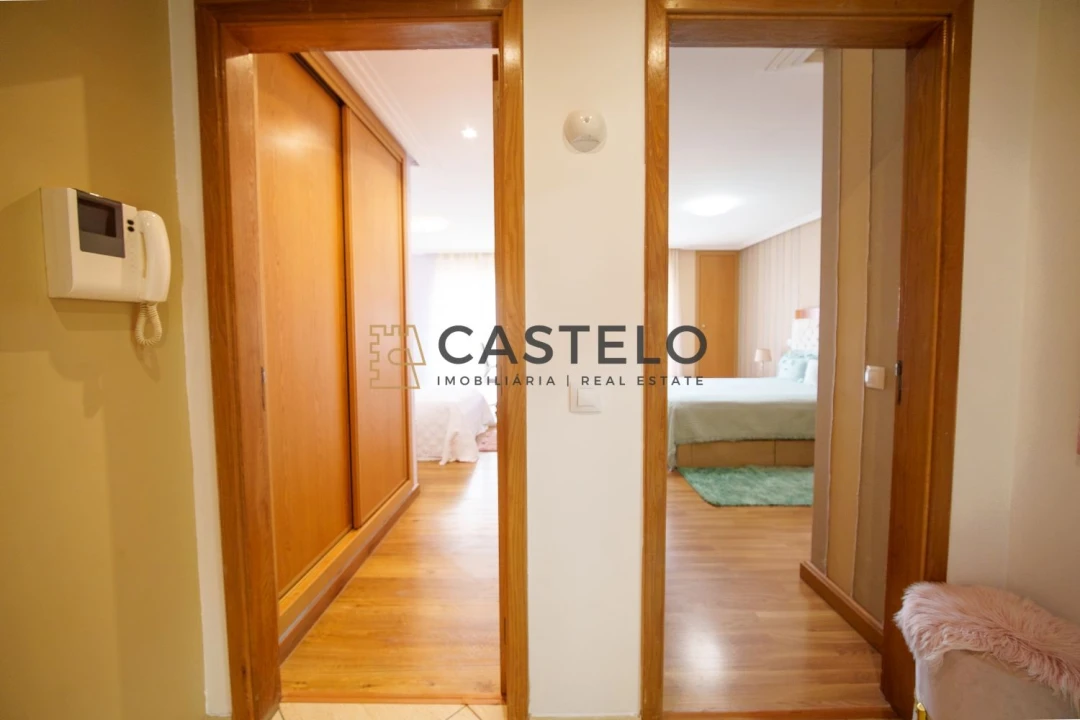 Apartamento T2 para Venda em Quelfes Foto 25