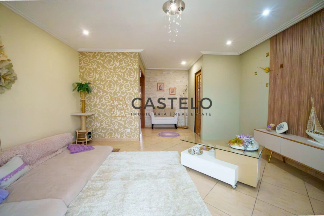 Apartamento T2 para Venda em Quelfes Foto 6