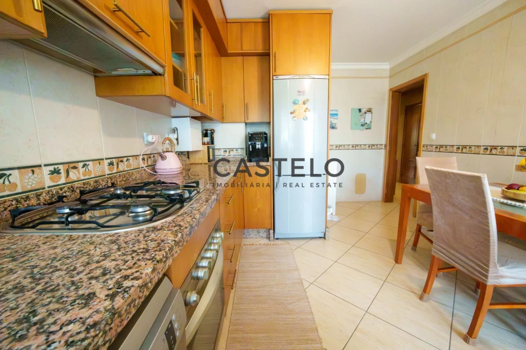 Apartamento T2 para Venda em Quelfes Foto 11