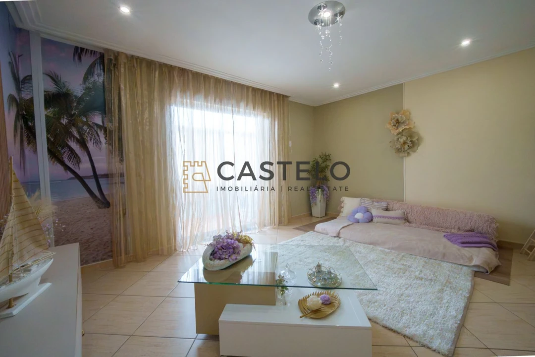 Apartamento T2 para Venda em Quelfes Foto 5