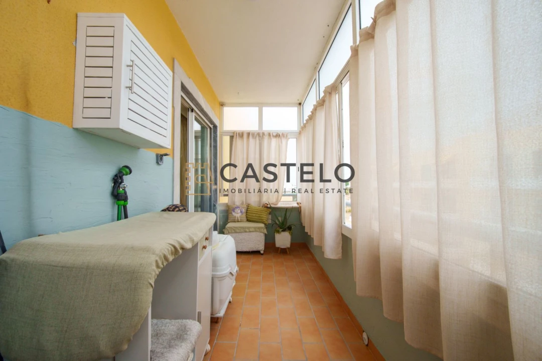 Apartamento T2 para Venda em Quelfes Foto 8