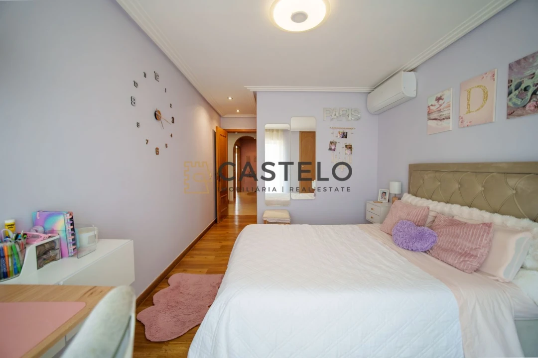 Apartamento T2 para Venda em Quelfes Foto 26