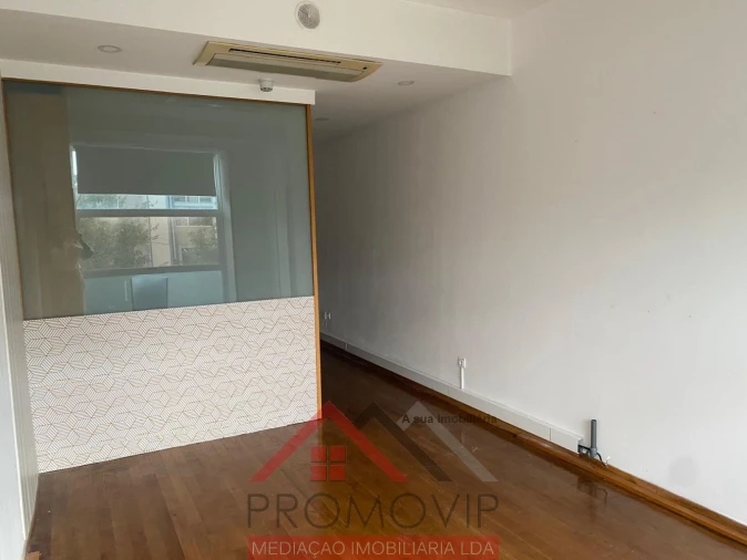 Loja para Arrendamento em Santo Tirso, Couto (Santa Cristina e São Miguel) e Burgães Foto 5