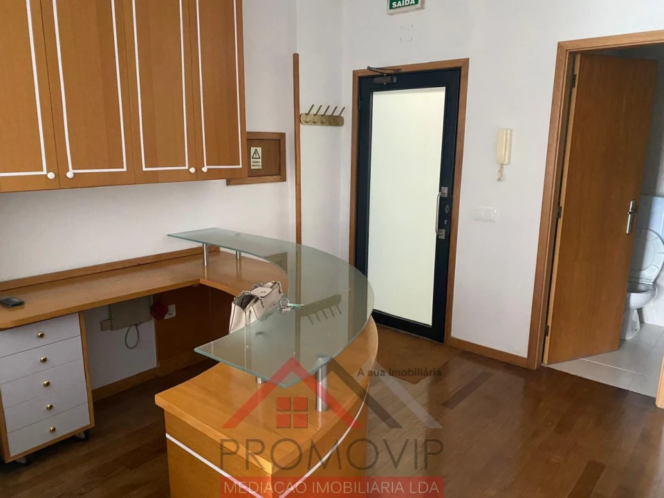 Loja para Arrendamento em Santo Tirso, Couto (Santa Cristina e São Miguel) e Burgães Foto 7
