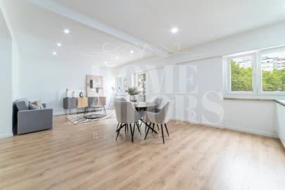 Apartamento T3 para Venda em Benfica