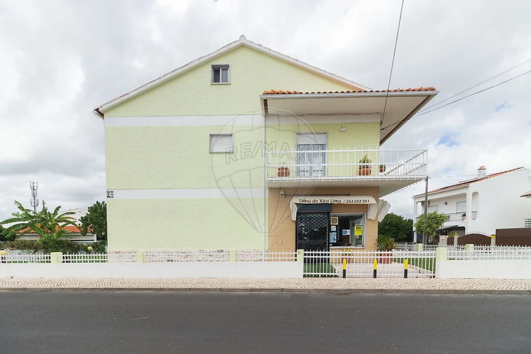 Moradia T5 para Venda em Samora Correia Foto 2
