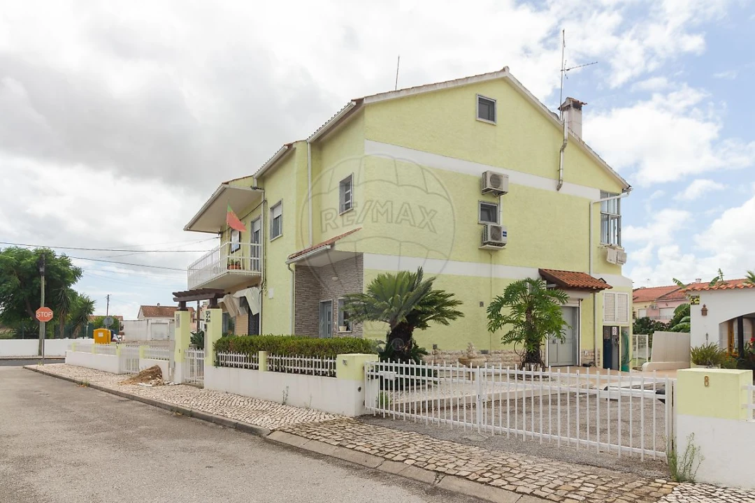 Moradia T5 para Venda em Samora Correia Foto 4