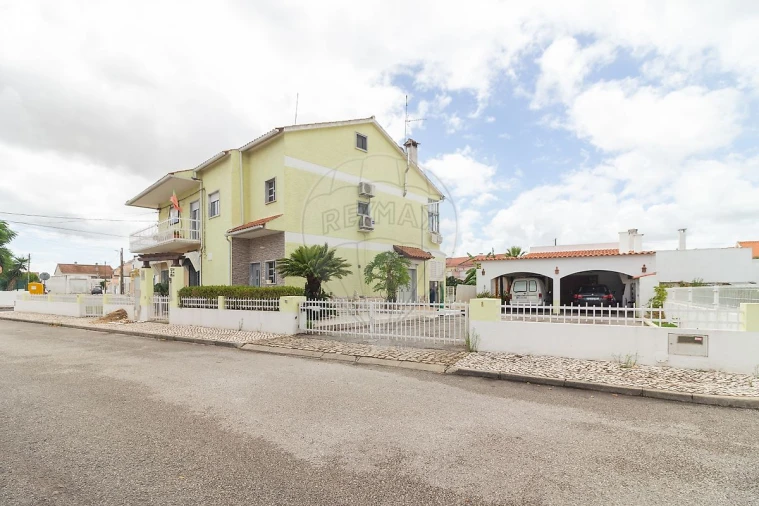 Moradia T5 para Venda em Samora Correia Foto 4