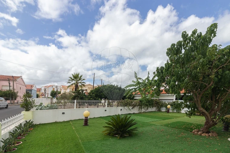 Moradia T5 para Venda em Samora Correia Foto 31