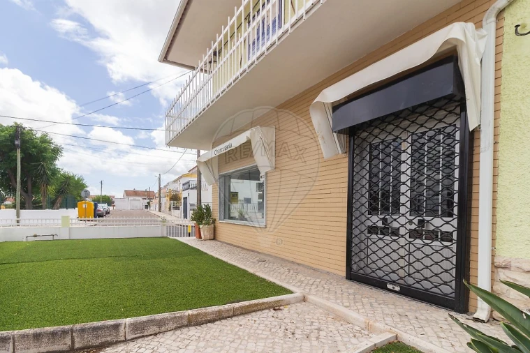 Moradia T5 para Venda em Samora Correia Foto 32