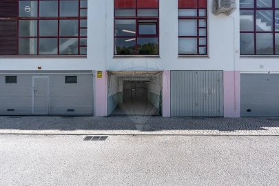 Garagem para Arrendamento em União das Freguesias de Setúbal
