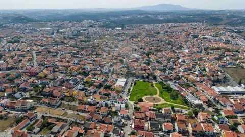 Moradia T4 para Venda em Ramada e Caneças