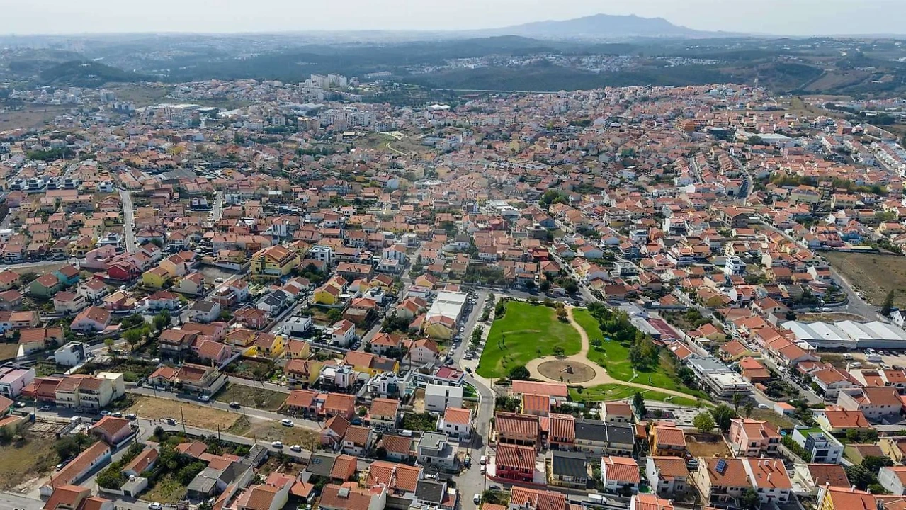 Moradia T4 para Venda em Ramada e Caneças Foto 48
