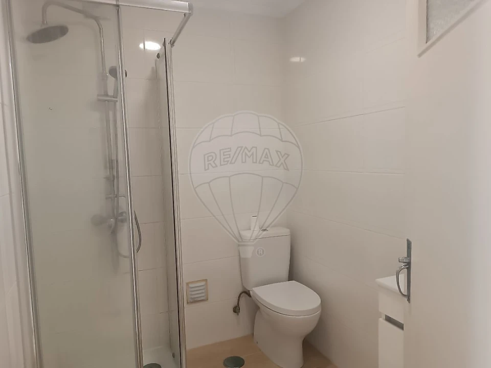 Apartamento T2 para Arrendamento em São Domingos de Benfica Foto 13