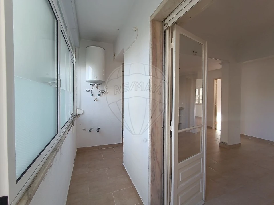 Apartamento T2 para Arrendamento em São Domingos de Benfica Foto 11