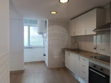 Apartamento T2 para Arrendamento em São Domingos de Benfica