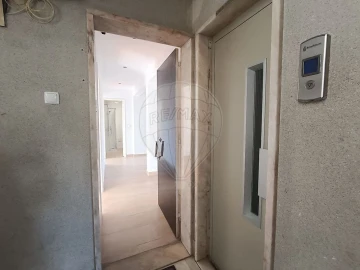 Apartamento T2 para Arrendamento em São Domingos de Benfica