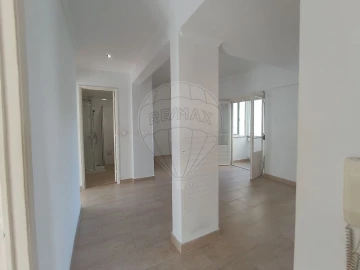 Apartamento T2 para Arrendamento em São Domingos de Benfica