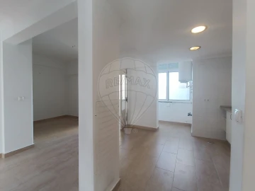 Apartamento T2 para Arrendamento em São Domingos de Benfica