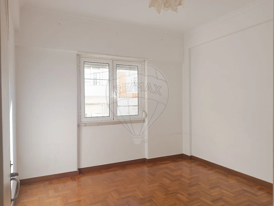 Apartamento T2 para Arrendamento em São Domingos de Benfica Foto 12