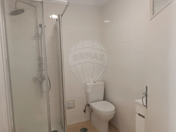 Apartamento T2 para Arrendamento em São Domingos de Benfica Foto 13