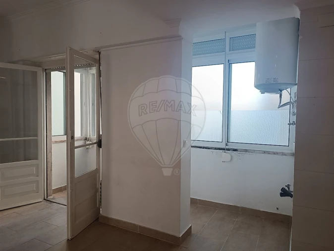 Apartamento T2 para Arrendamento em São Domingos de Benfica Foto 7