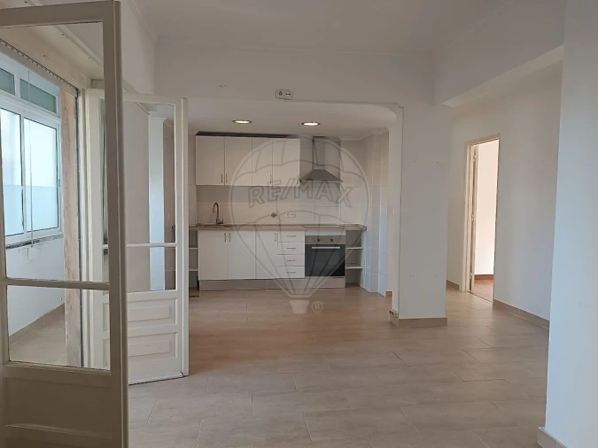 Apartamento T2 para Arrendamento em São Domingos de Benfica Foto 10