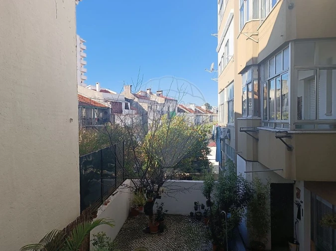 Apartamento T2 para Arrendamento em São Domingos de Benfica Foto 9