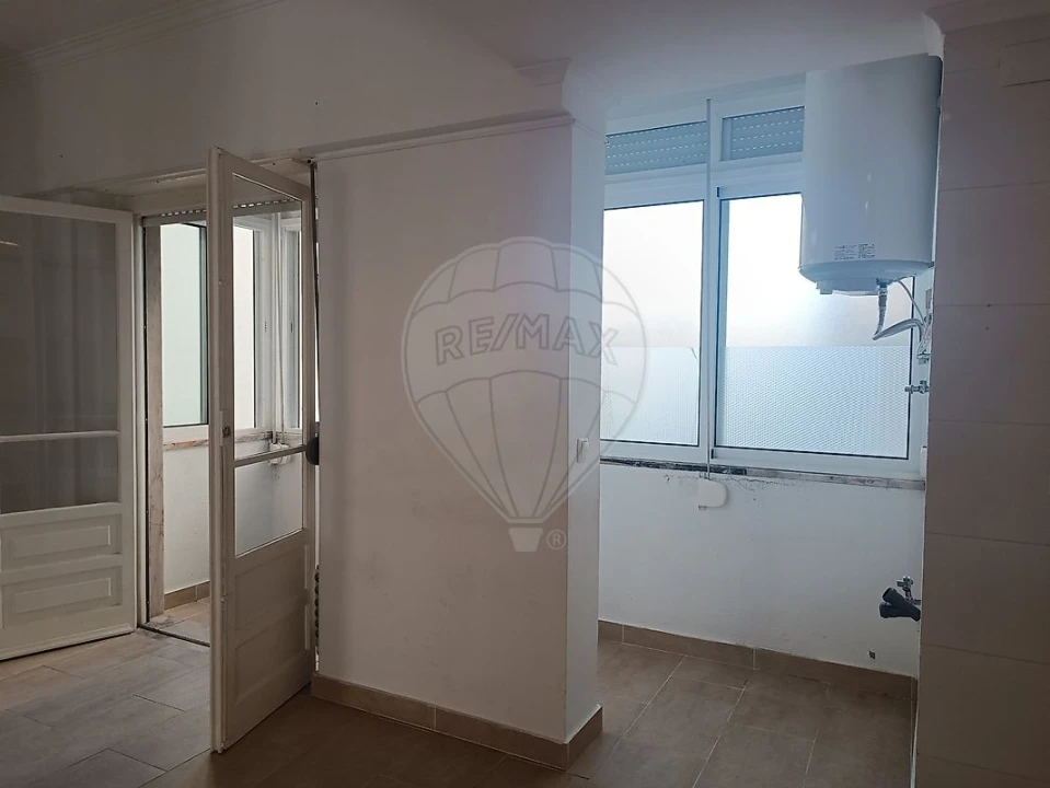 Apartamento T2 para Arrendamento em São Domingos de Benfica Foto 7