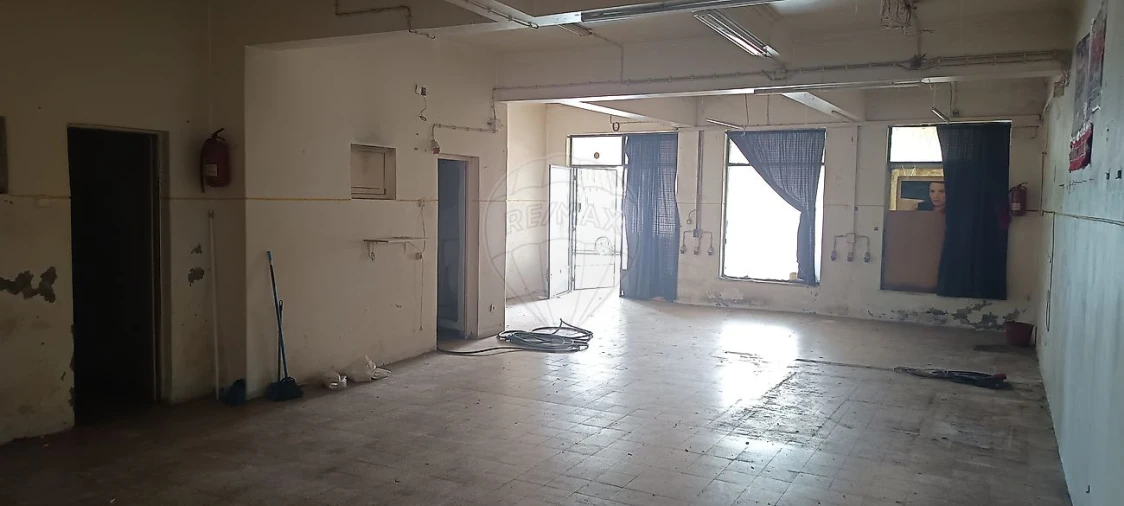 Loja para Venda em Almada, Cova da Piedade, Pragal e Cacilhas Foto 8