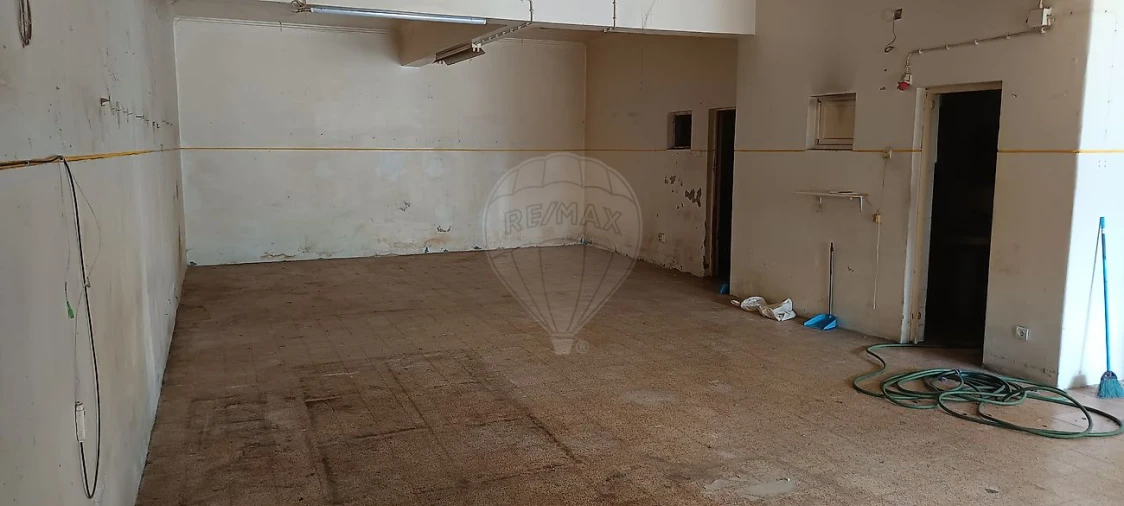 Loja para Venda em Almada, Cova da Piedade, Pragal e Cacilhas Foto 5