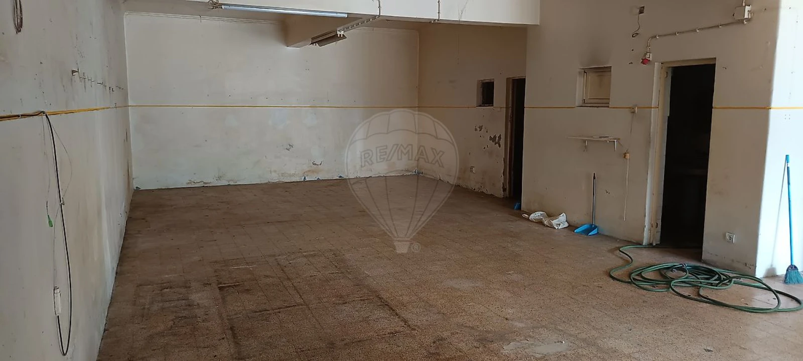 Loja para Venda em Almada, Cova da Piedade, Pragal e Cacilhas Foto 5
