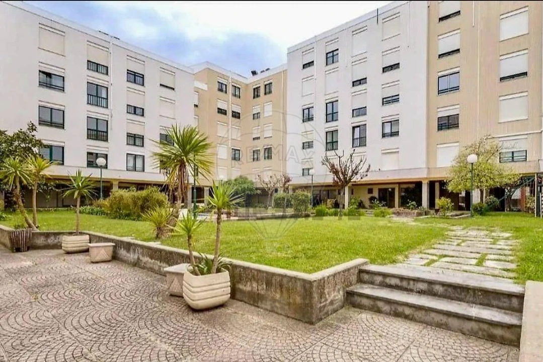 Apartamento T3 para Arrendamento em Lumiar Foto 1