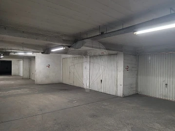 Garagem para Venda em Queluz e Belas