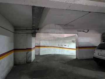 Garagem para Venda em Queluz e Belas