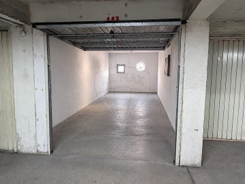 Garagem para Venda em Queluz e Belas
