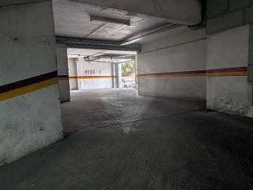 Garagem para Venda em Queluz e Belas