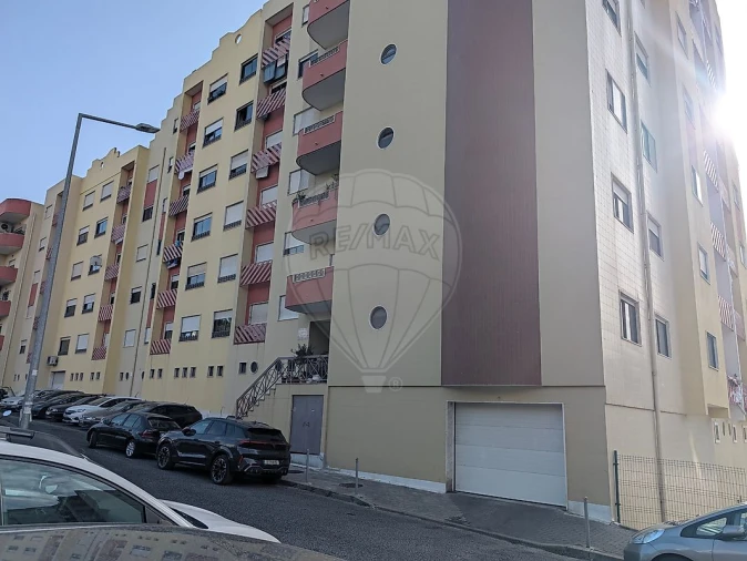 Garagem para Venda em Queluz e Belas Foto 2