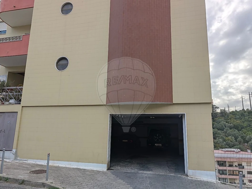 Garagem para Venda em Queluz e Belas Foto 1