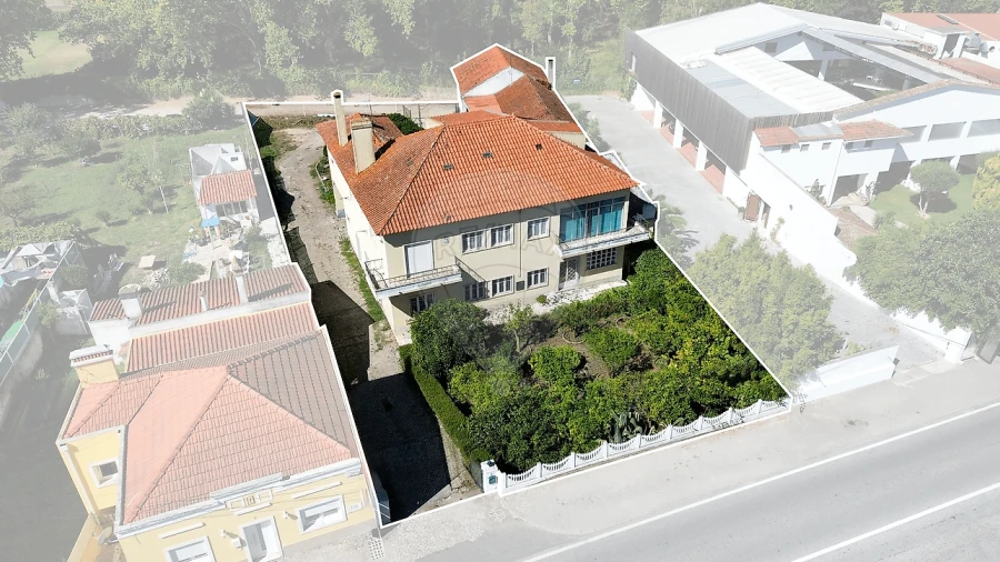 Moradia T6 para Venda em Azueira e Sobral da Abelheira