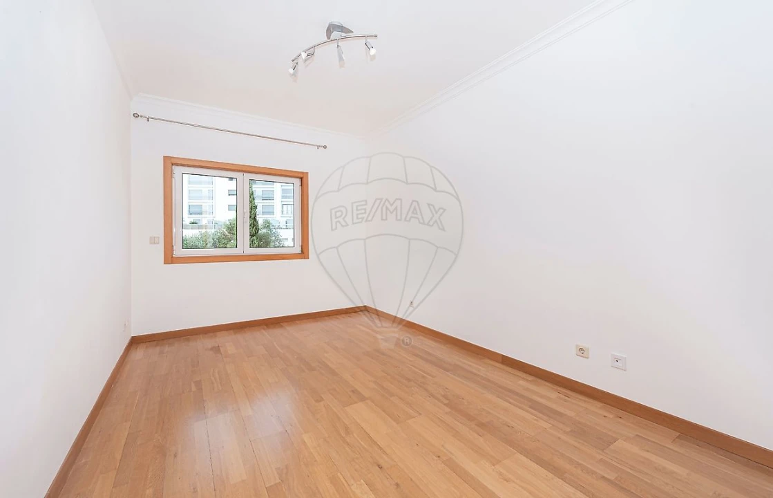 Apartamento T3 para Arrendamento em Santa Iria de Azoia, São João da Talha e Bobadela Foto 20