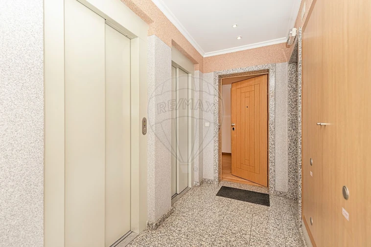 Apartamento T3 para Arrendamento em Santa Iria de Azoia, São João da Talha e Bobadela Foto 5