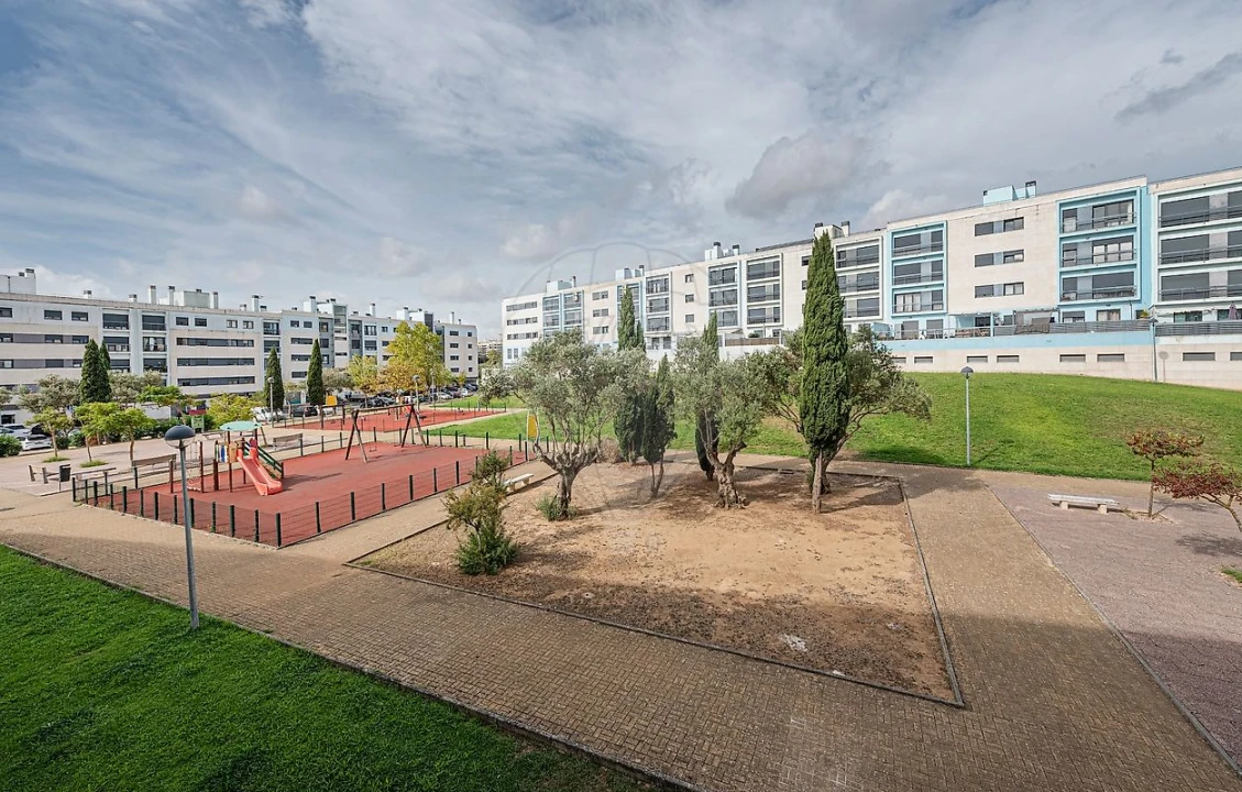 Apartamento T3 para Arrendamento em Santa Iria de Azoia, São João da Talha e Bobadela Foto 23