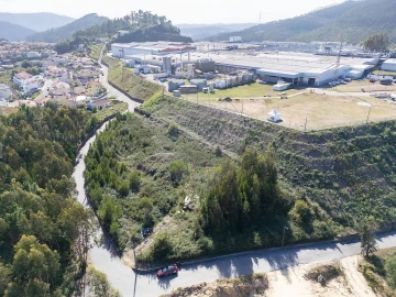 Armazém para Venda em Vila Chã, Codal e Vila Cova de Perrinho